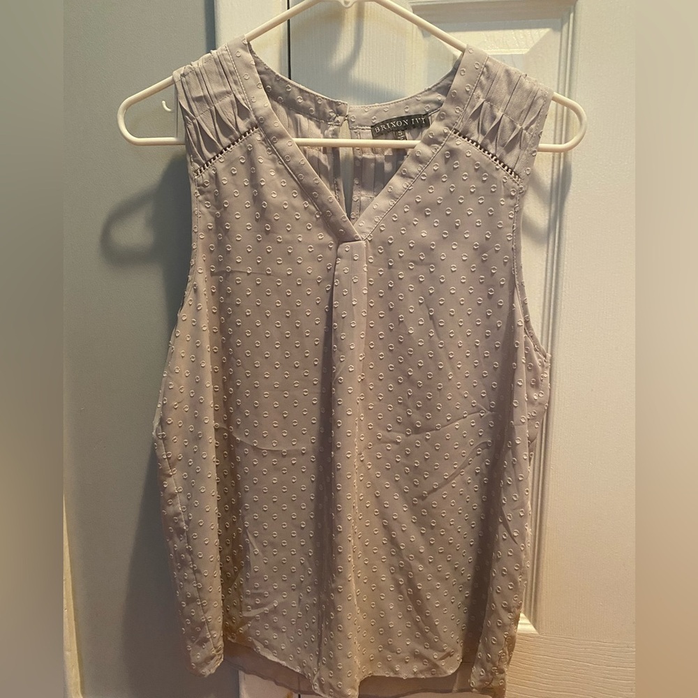 Light grey nice top can be dressed up or down for summer or fall. Size small
